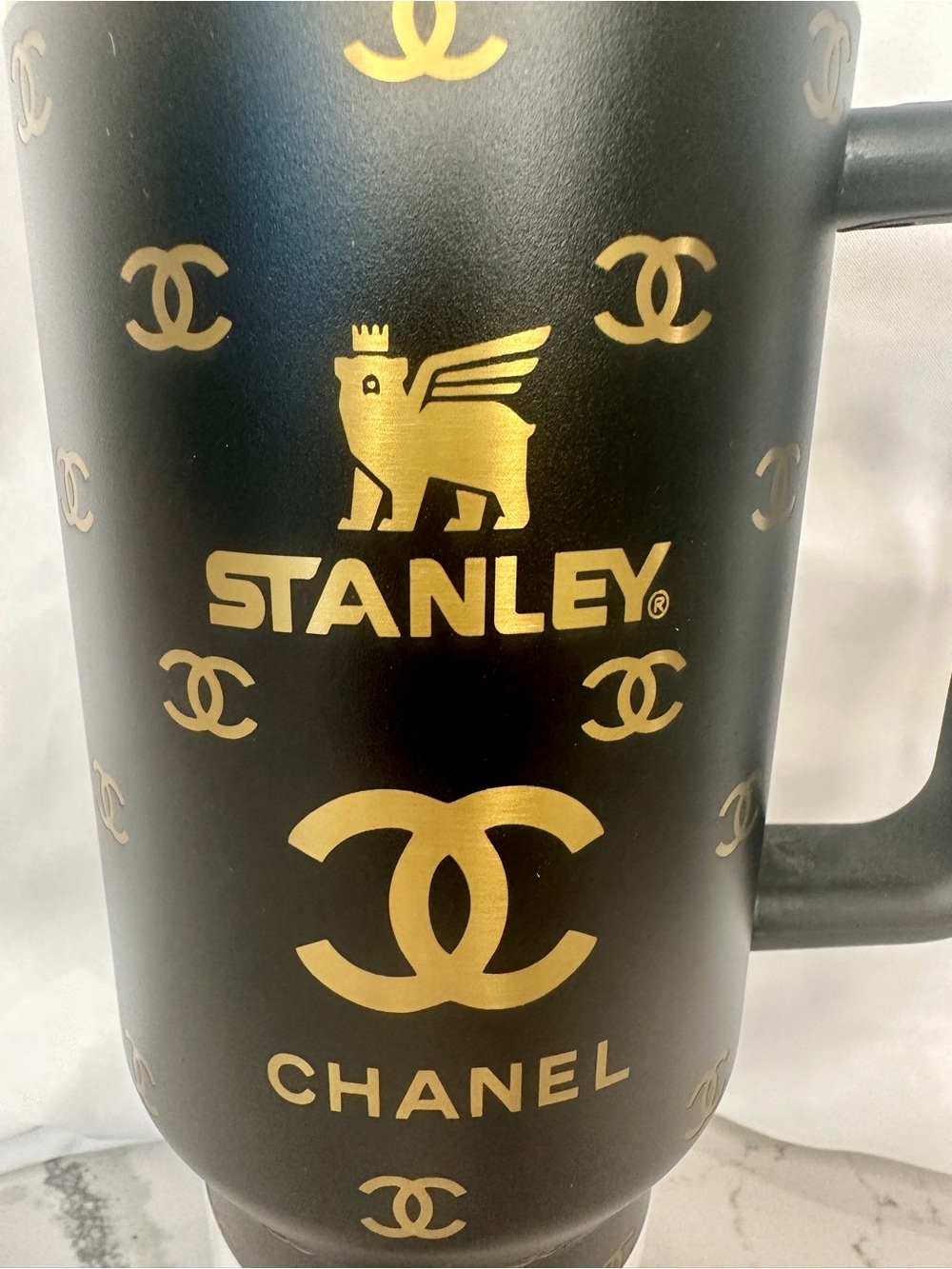 Black Chanel Stanley 40oz Gold Trim NIB With Straw - Picture 3 of 8